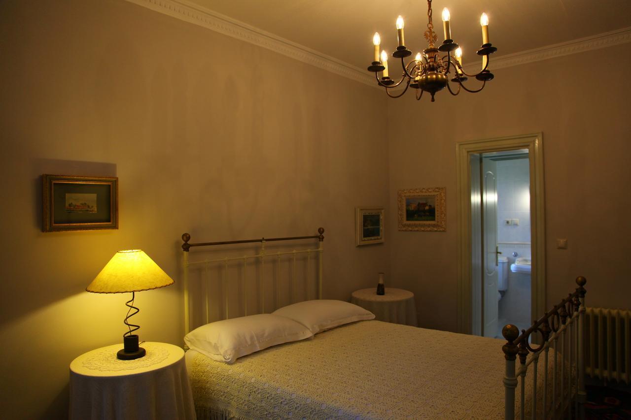 Villa Themistokli Korce Bilik gambar